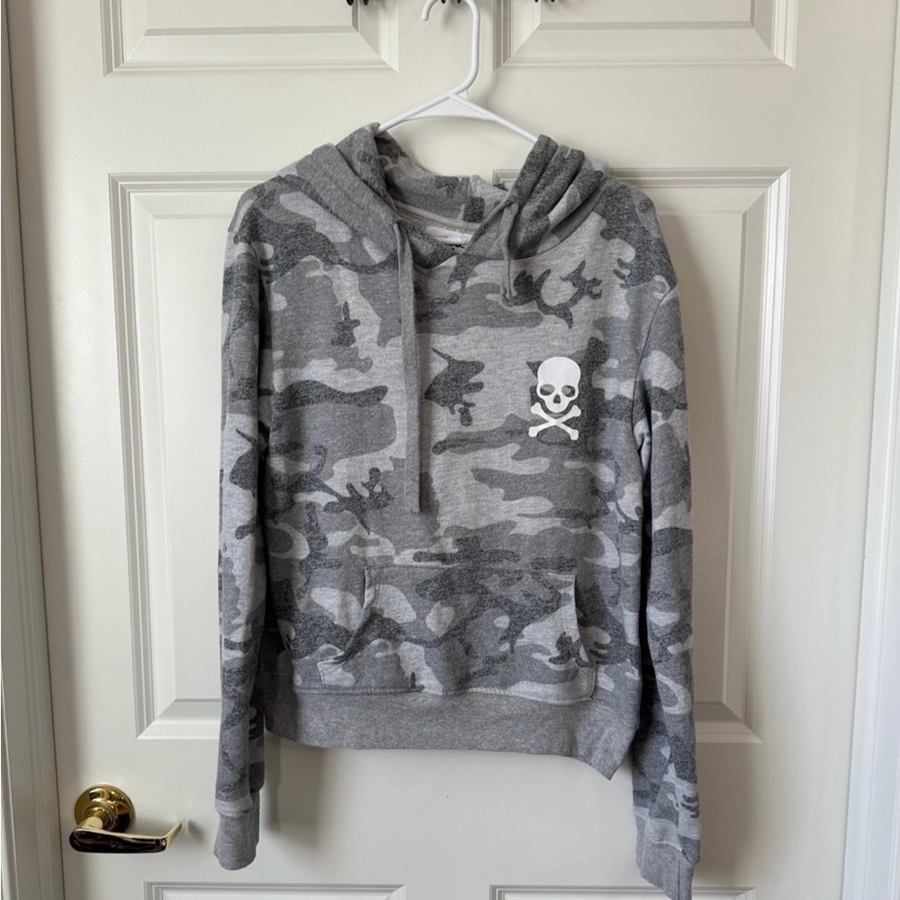 SOUL BY SOULCYCLE Grey Camo Hoodie Size Medium Unisex